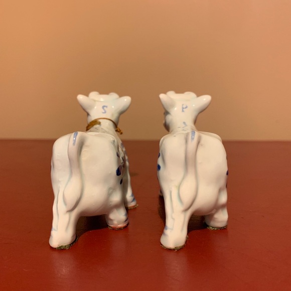 Vintage Cow Salt and Pepper Shakers - Picture 3 of 7